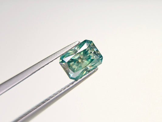 bgMOI-3　合成ブルーグリーンモアッサナイト　0.94ct