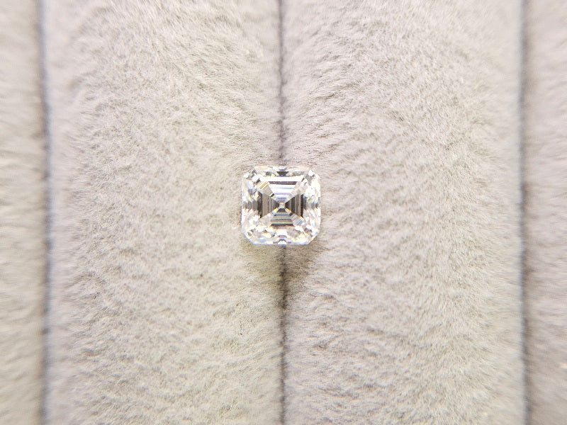MOI-4　合成モアッサナイト　0.69ct