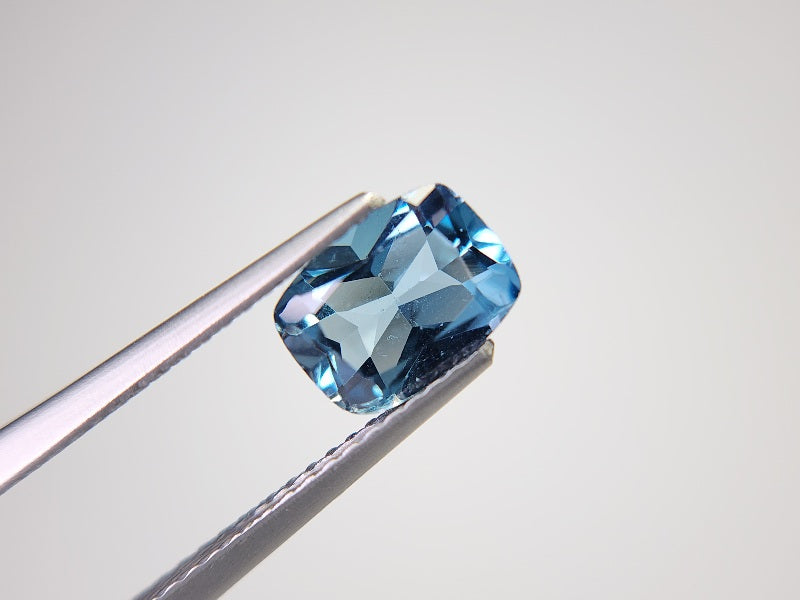 0931-14　ロンドンブルートパーズ（欠けあり）　1.58ct