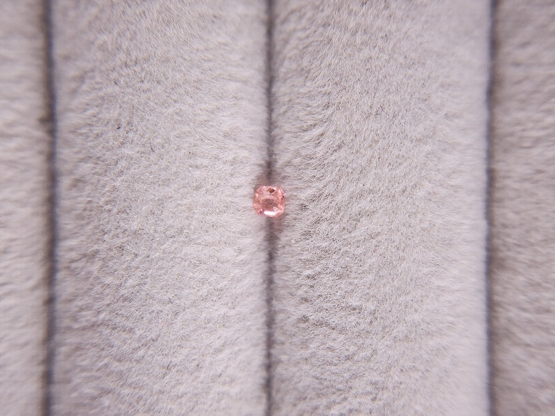 VY-2　ベイリネナイト　0.06ct