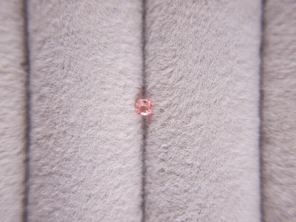 VY-2　ベイリネナイト　0.06ct