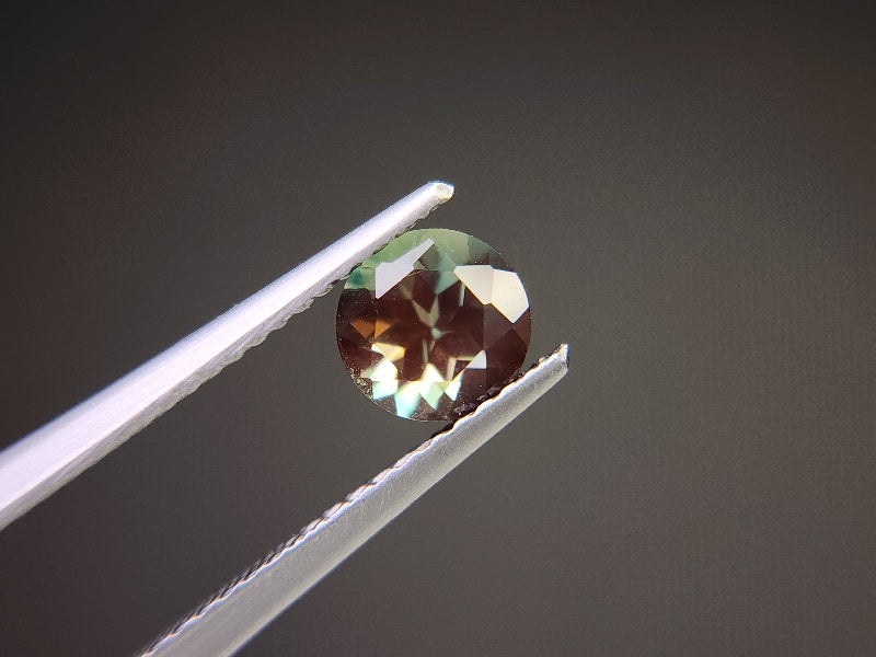 0504-11　バイカラーアンデシン　0.81ct