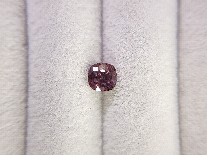 ccGA-19　カラーチェンジガーネット　1.35ct