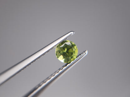 0030【ランダム発送】ラウンドカットペリドット【1石あたり約0.28ct】