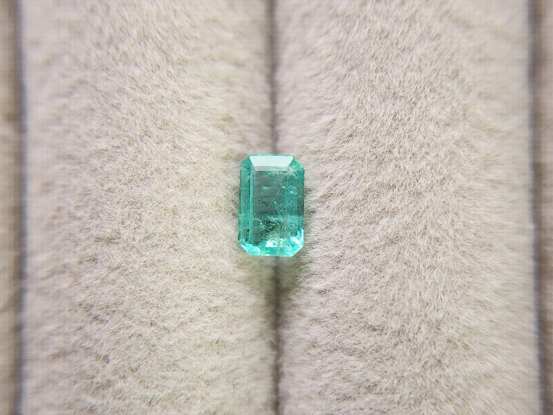 EM-14　エメラルド　0.53ct