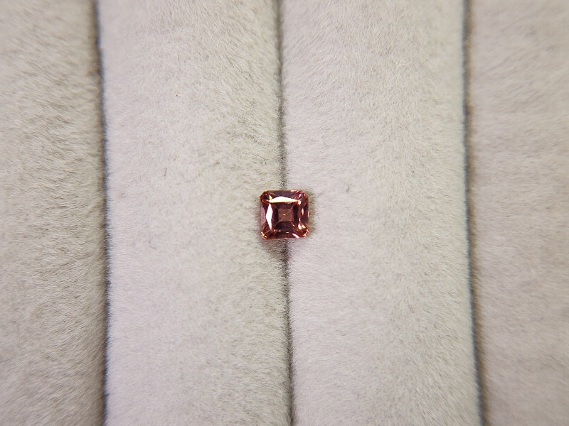 pi-Z-2　ピンクジルコン　0.66ct