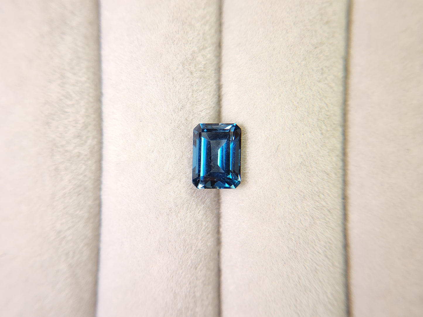 0931-6　ロンドンブルートパーズ　2.06ct