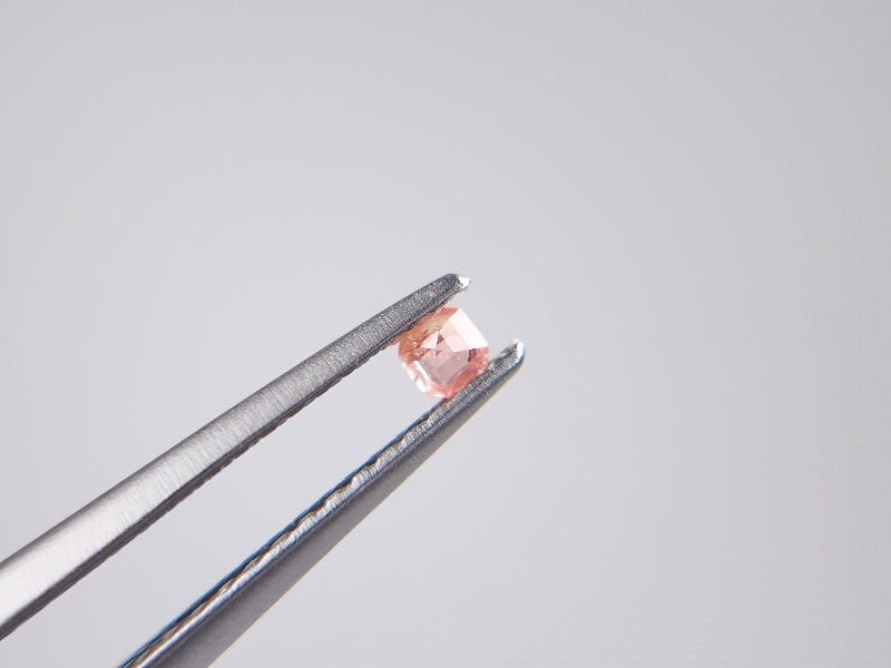 VY-2　ベイリネナイト　0.06ct