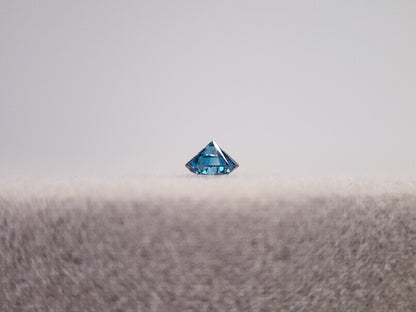 0015-3-1　ブルーダイヤモンド(トリートメント)　0.11ct
