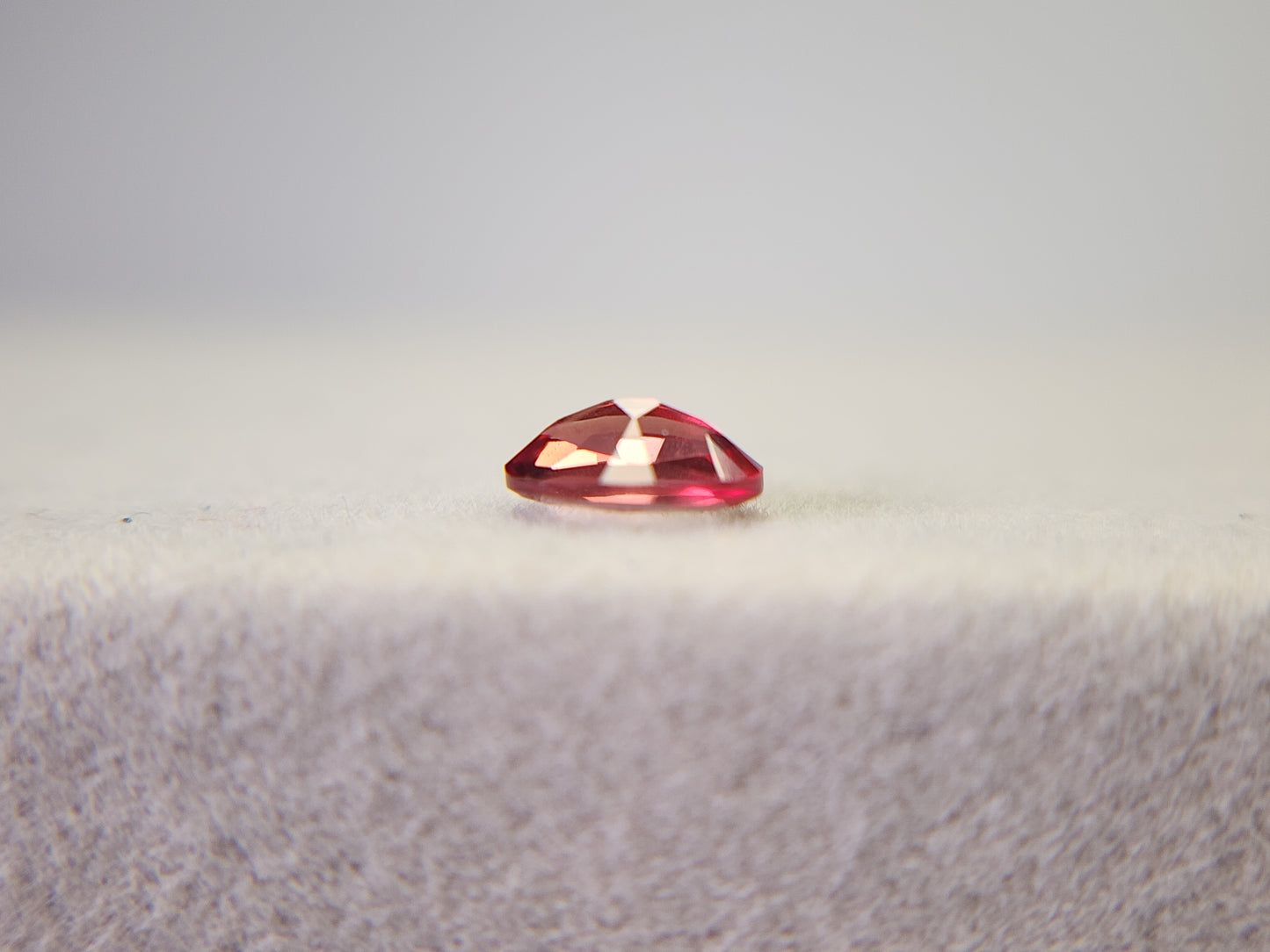 0152-2-5　バイカラーアンデシン　0.39ct