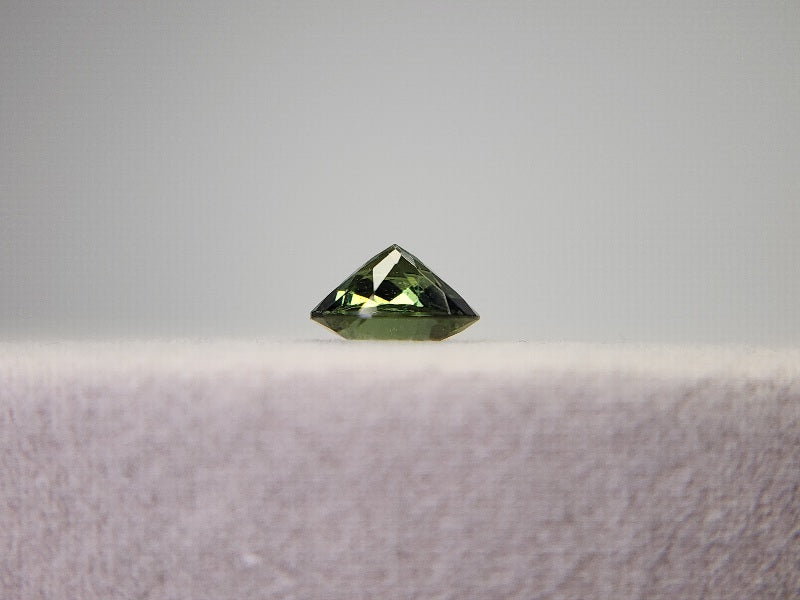 0560-2　モルダバイト　0.89ct