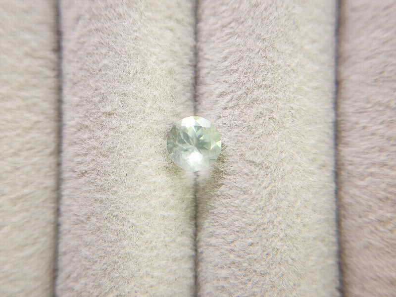 gBE-24　グリーンベリル　0.83ct