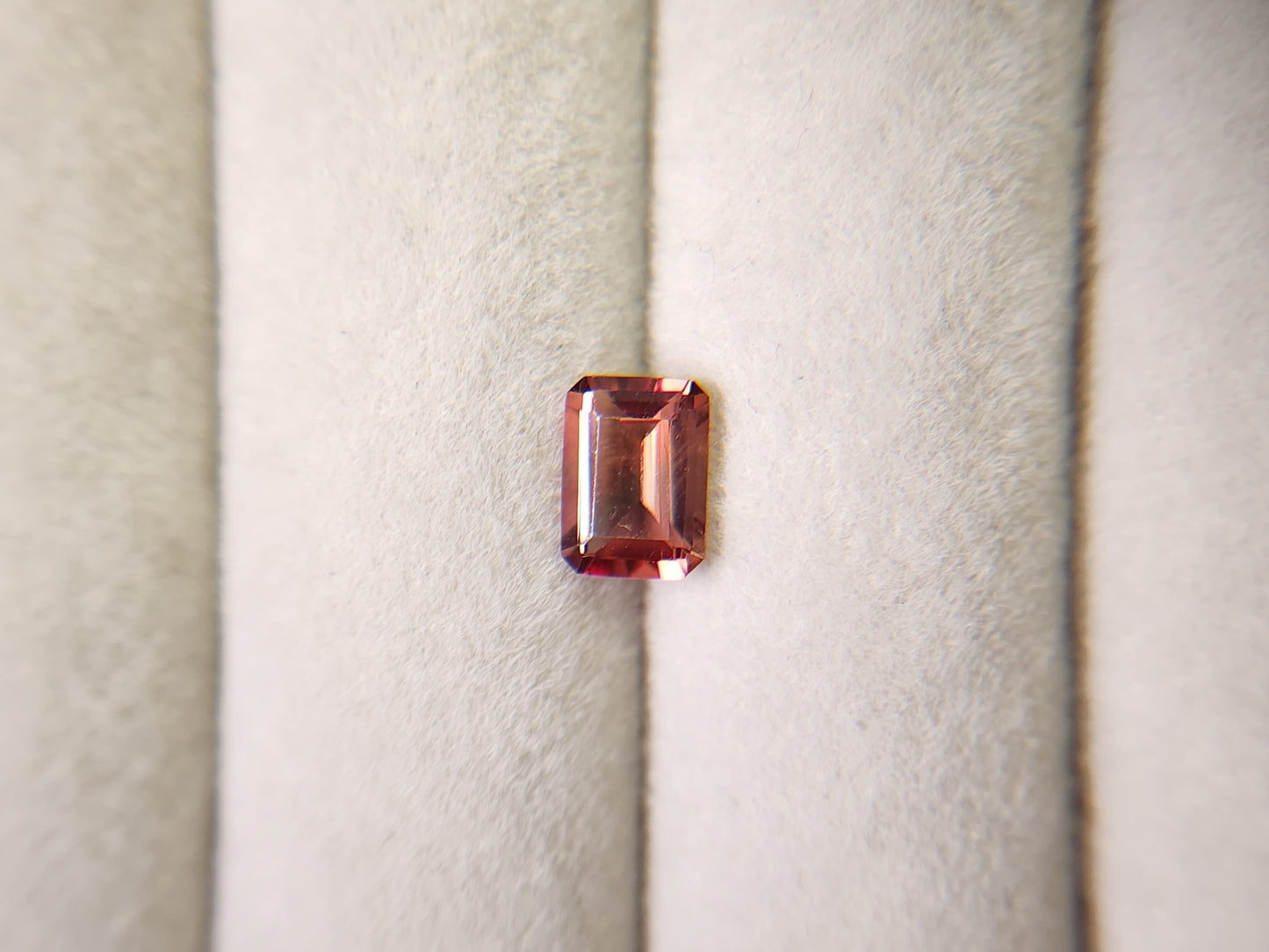 0151-3-10　バイカラーアンデシン　0.92ct