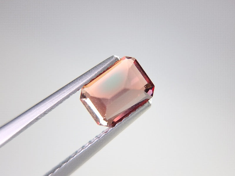 0151-2-6　バイカラーアンデシン　1.07ct