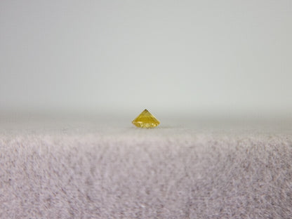 0015-6-1　イエローダイヤモンド　0.09ct