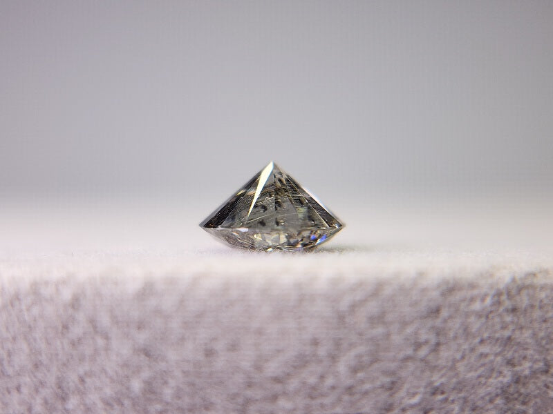 　grMOI-4　合成グレーモアッサナイト　0.91ct