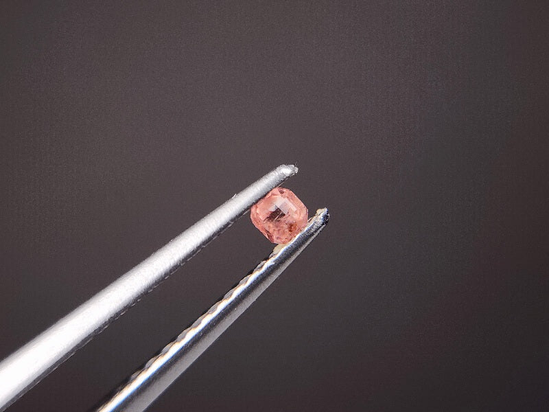 VY-2　ベイリネナイト　0.06ct
