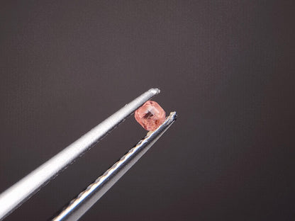 VY-2　ベイリネナイト　0.06ct