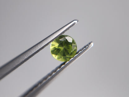 0030【ランダム発送】ラウンドカットペリドット【1石あたり約0.28ct】
