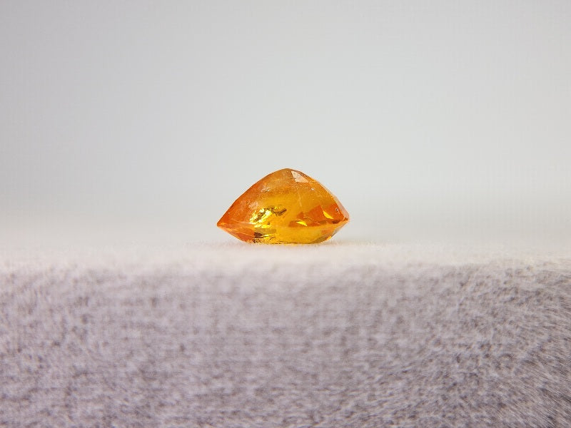 SA-72　蛍光！サファイア　0.85ct