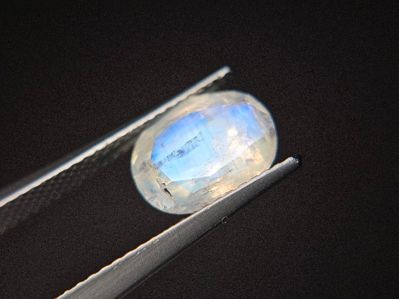 blMO-4　ブルームーンストーン　2.53ct