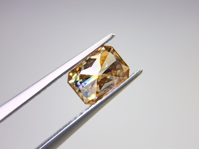 brMOI-5　合成ブラウンモアッサナイト　0.96ct