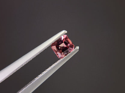 0935-1　ピンクジルコン　0.44ct