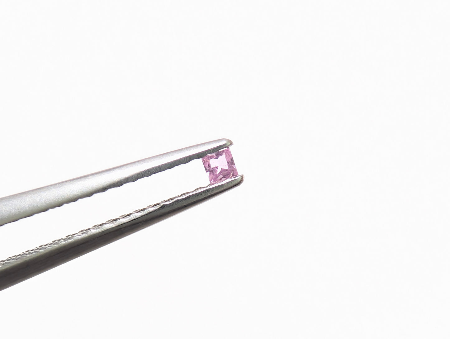 0164　キラキラの100円ミニサファイア！　0.03ct