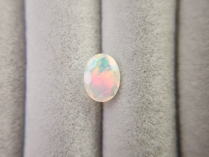 0909-1-4　オパール　0.84ct