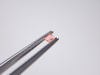 VY-2　ベイリネナイト　0.06ct