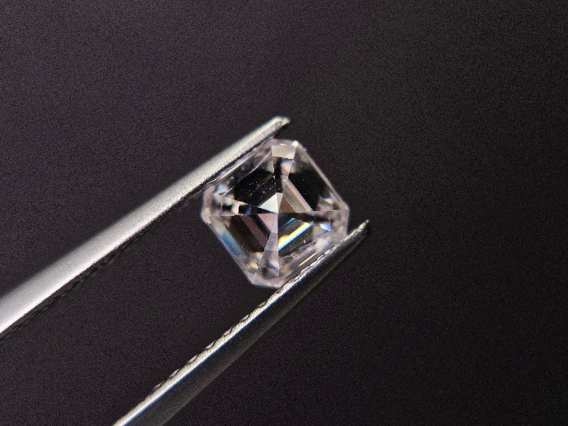 MOI-4　合成モアッサナイト　0.69ct