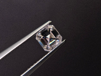 MOI-4　合成モアッサナイト　0.69ct