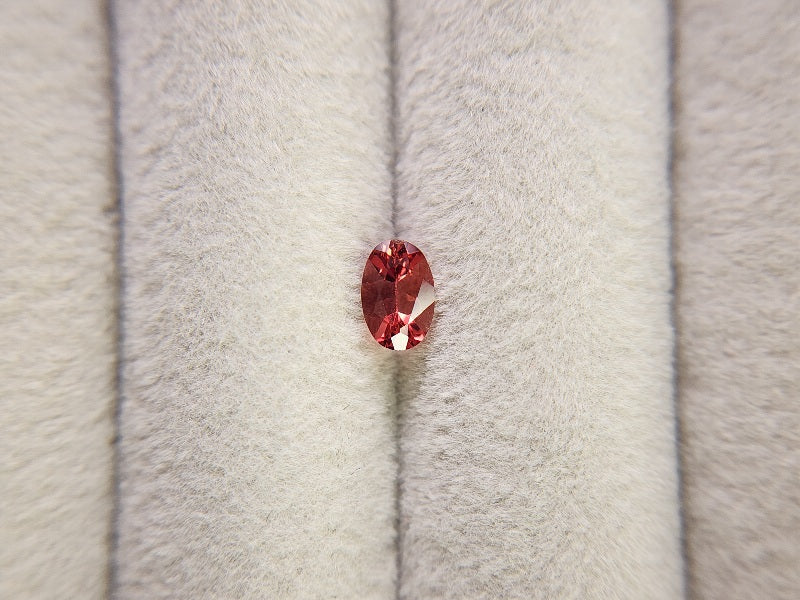 0152-1-37　バイカラーアンデシン　0.44ct