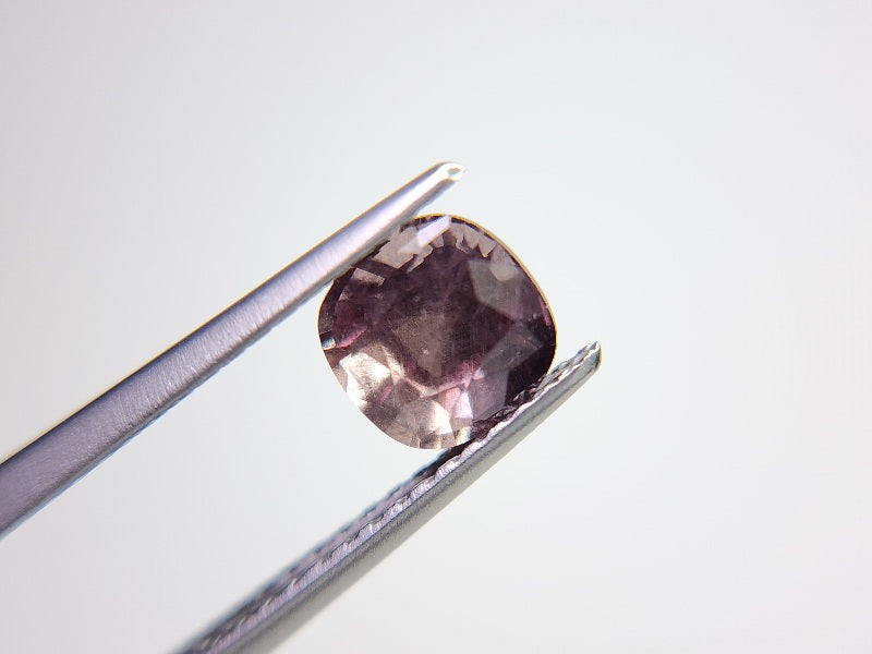ccGA-19　カラーチェンジガーネット　1.35ct