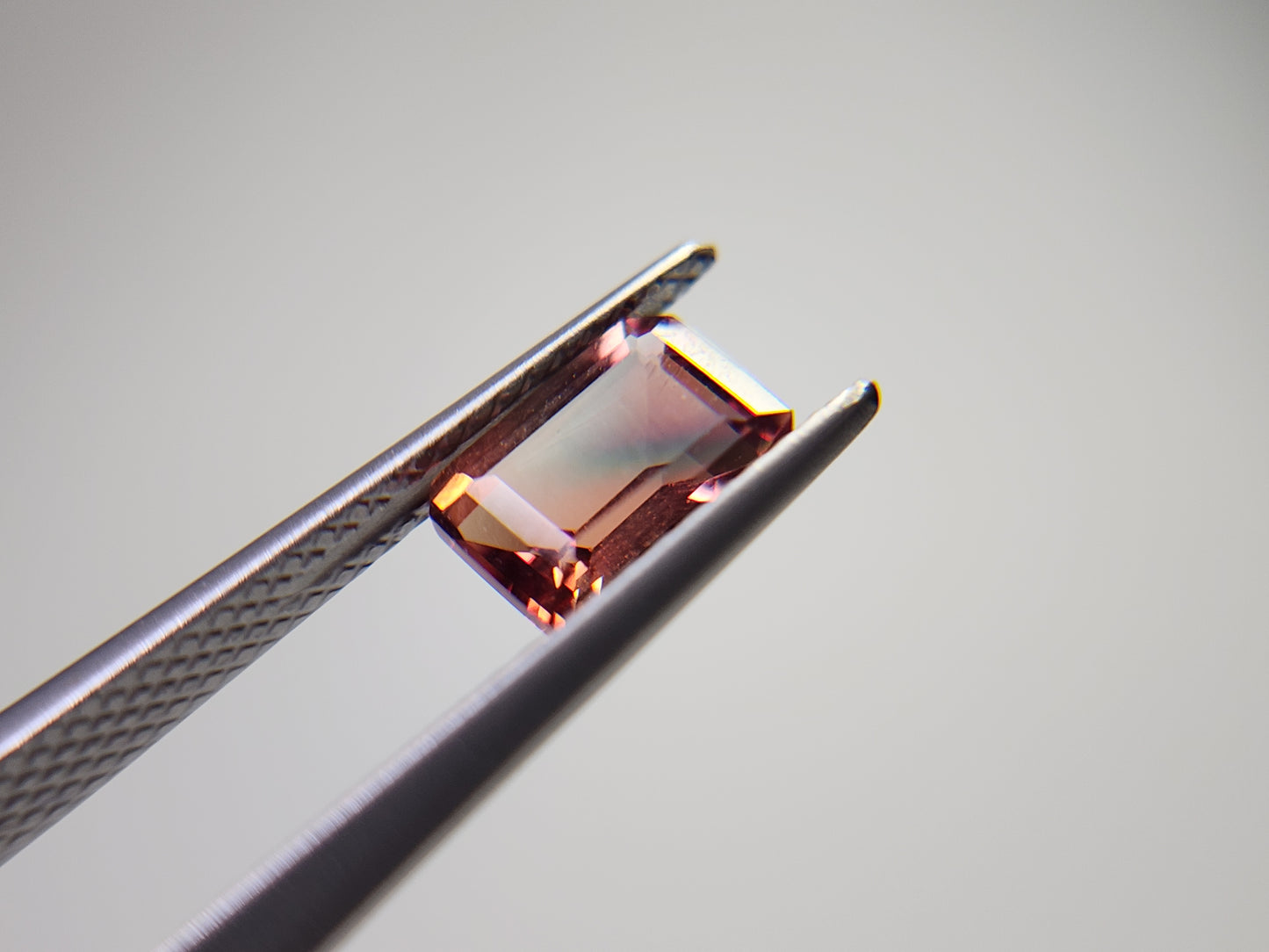0151-3-10　バイカラーアンデシン　0.92ct