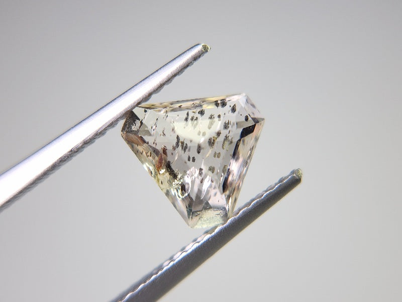 【期間限定】10/18まで　ルチルインスキャポライト　1.57ct　15
