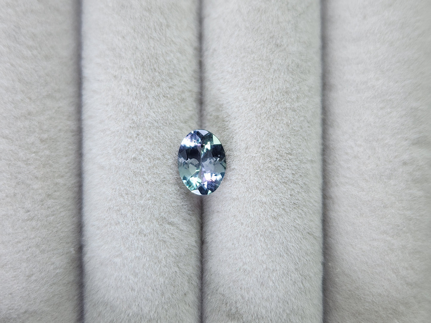 0876-22 バイカラータンザナイト　1.27ct