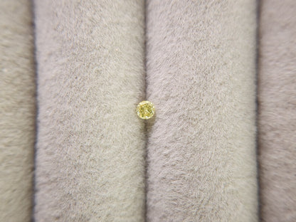 0015-6-2　イエローダイヤモンド　0.06ct