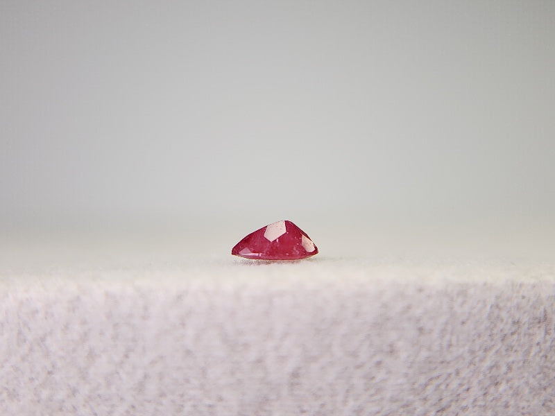 r-BE-3　レッドベリル　0.11ct