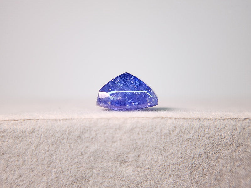 0938-25　タンザナイト(処理・欠けあり)　5.70ct