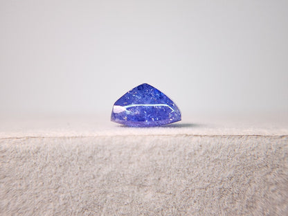 0938-25　タンザナイト(処理・欠けあり)　5.70ct