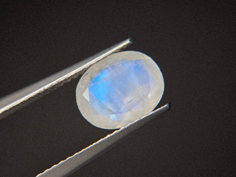 blMO-9　ブルームーンストーン　2.06ct