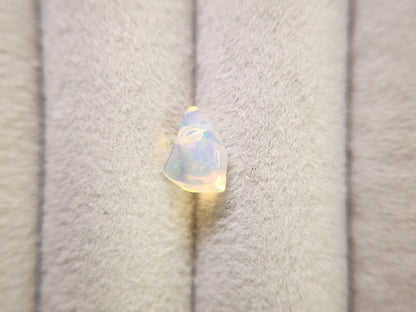 0914-8　さざれオパール（穴あき）　1.01ct