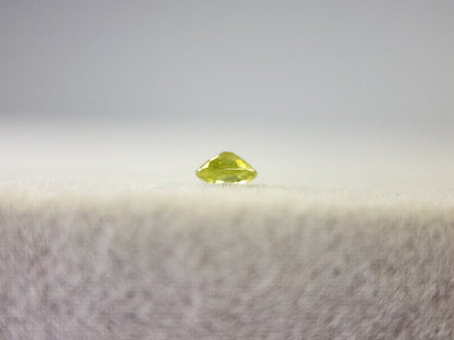 0932-1-7　スフェーン　0.13ct