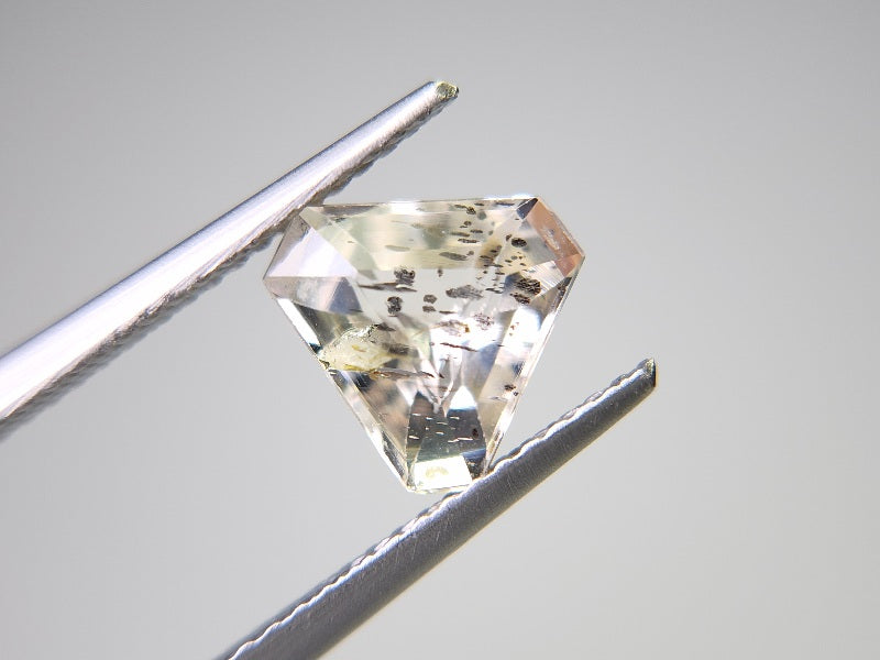 【期間限定】10/18まで　ルチルインスキャポライト　1.57ct　15