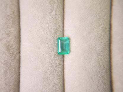 0936-10　エメラルド(ザンビア産)　0.51ct