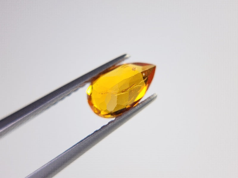 0218-2　クリノヒューマイト　1.06ct