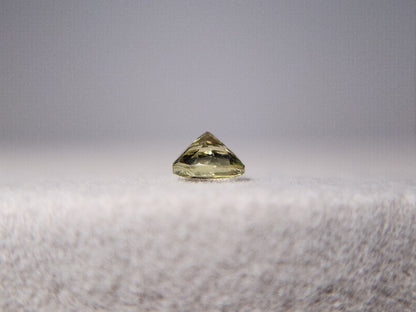 0657-17-2　ゾイサイト　0.37ct