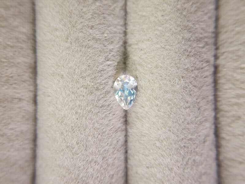 0762-18　アンデシンラブラドライト　0.39ct