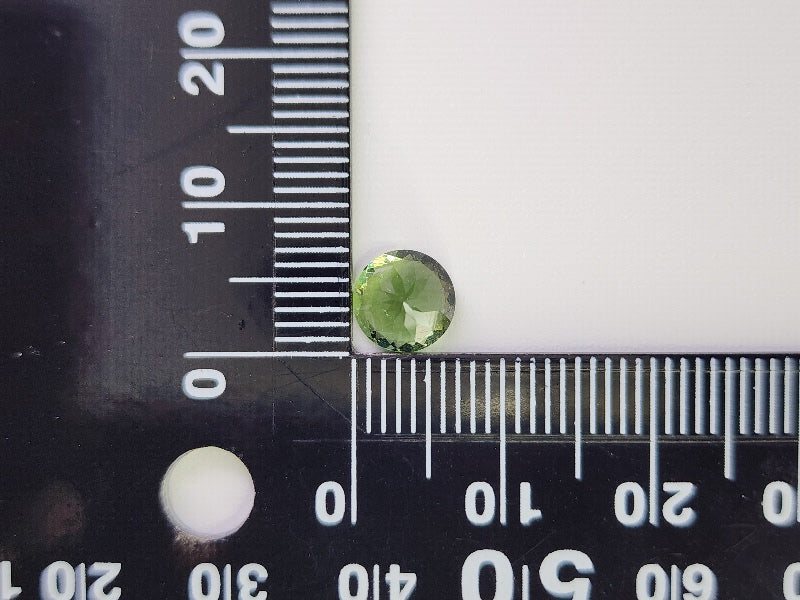 0560-1　モルダバイト　0.97ct